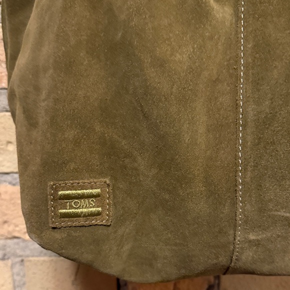 TOMS cosmopolitan soft suede Tote Bag in olive - Picture 5 of 5